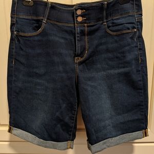Bermuda jean shorts